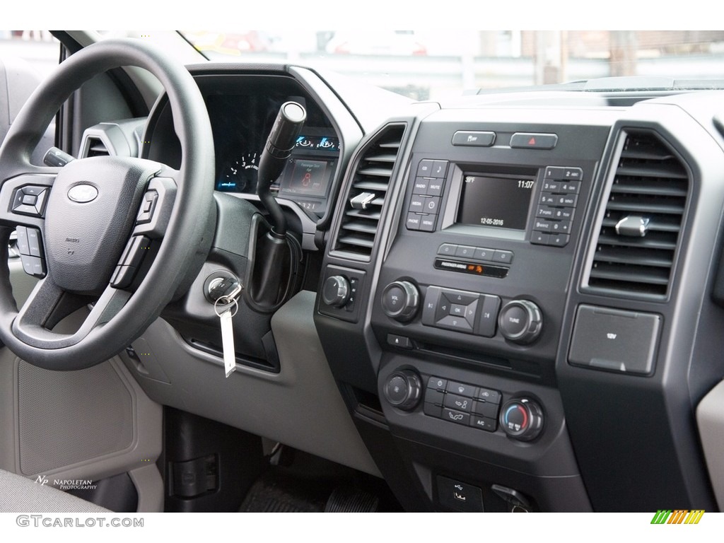 2017 F150 XL SuperCab 4x4 - Ingot Silver / Earth Gray photo #10