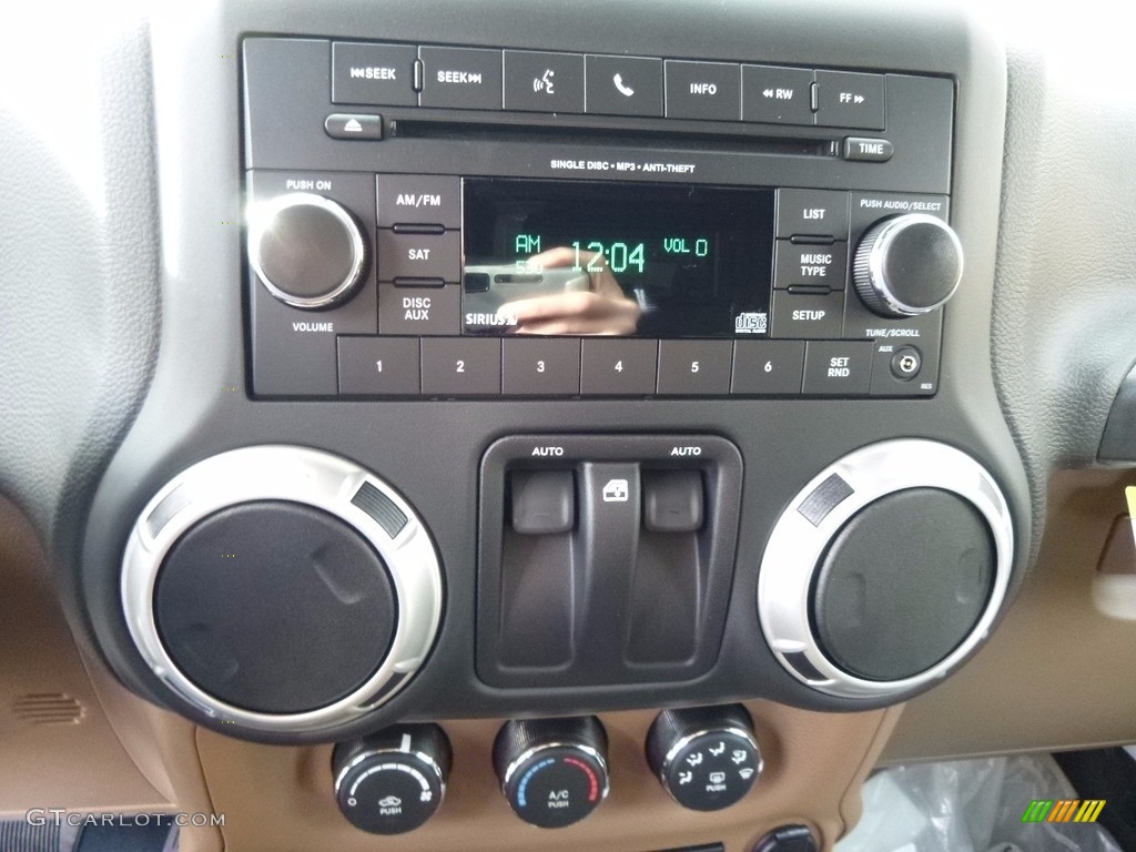 2017 Wrangler Sahara 4x4 - Bright White / Black/Dark Saddle photo #20