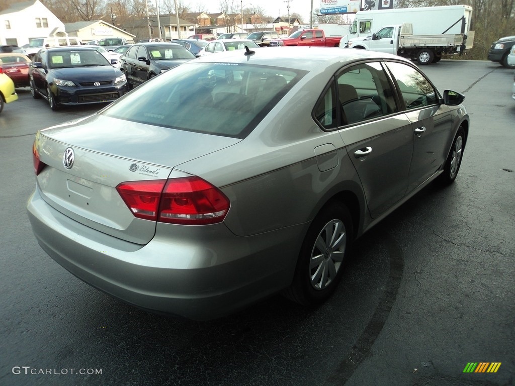 2012 Passat 2.5L S - Tungsten Silver Metallic / Titan Black photo #4