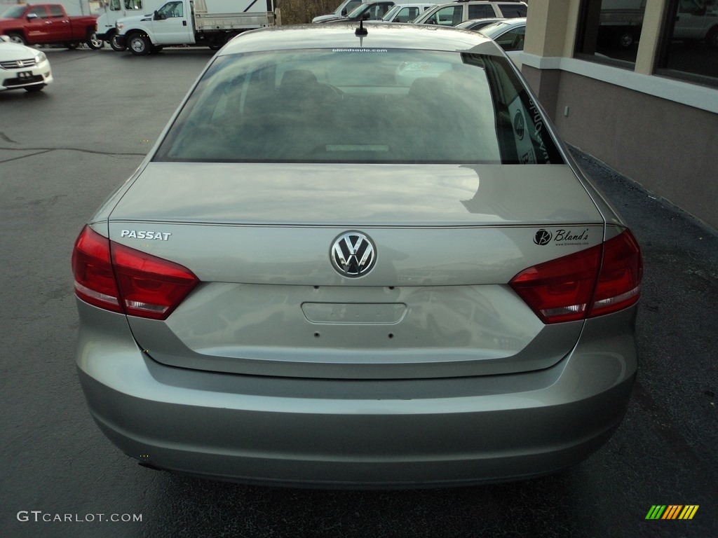 2012 Passat 2.5L S - Tungsten Silver Metallic / Titan Black photo #22