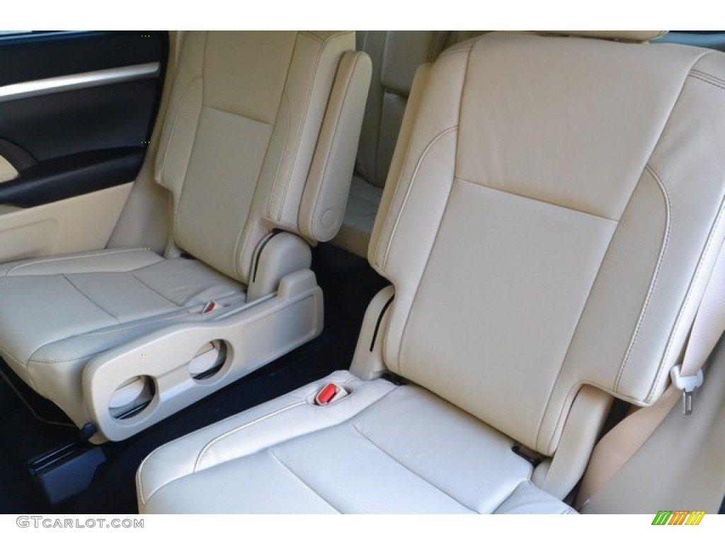 Almond Interior 2017 Toyota Highlander XLE AWD Photo #117406277