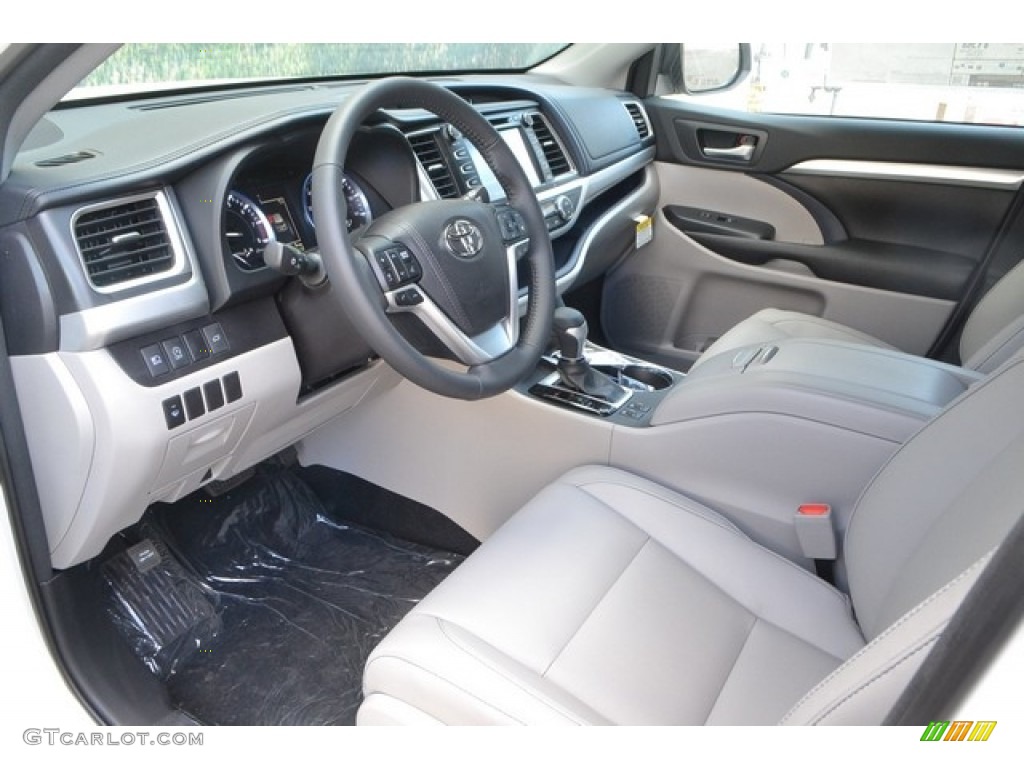 Ash Interior 2017 Toyota Highlander XLE AWD Photo #117407480