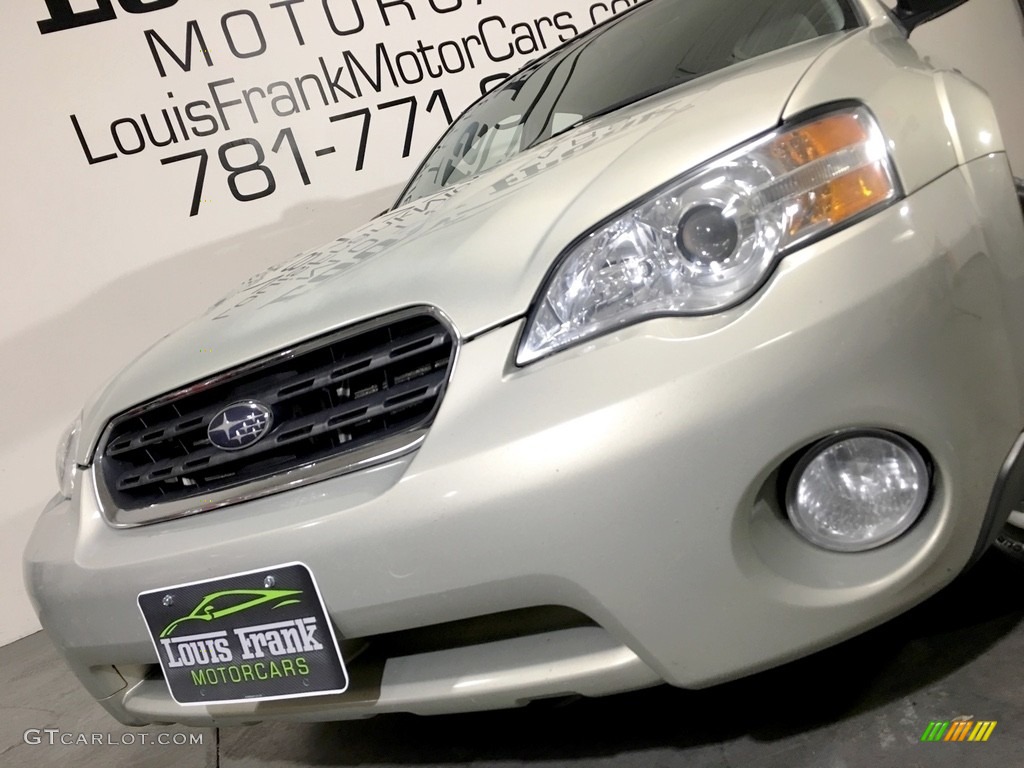 2007 Outback 2.5i Wagon - Champagne Gold Opal / Warm Ivory Tweed photo #17