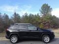 Brilliant Black Crystal Pearl - Cherokee Latitude 4x4 Photo No. 5