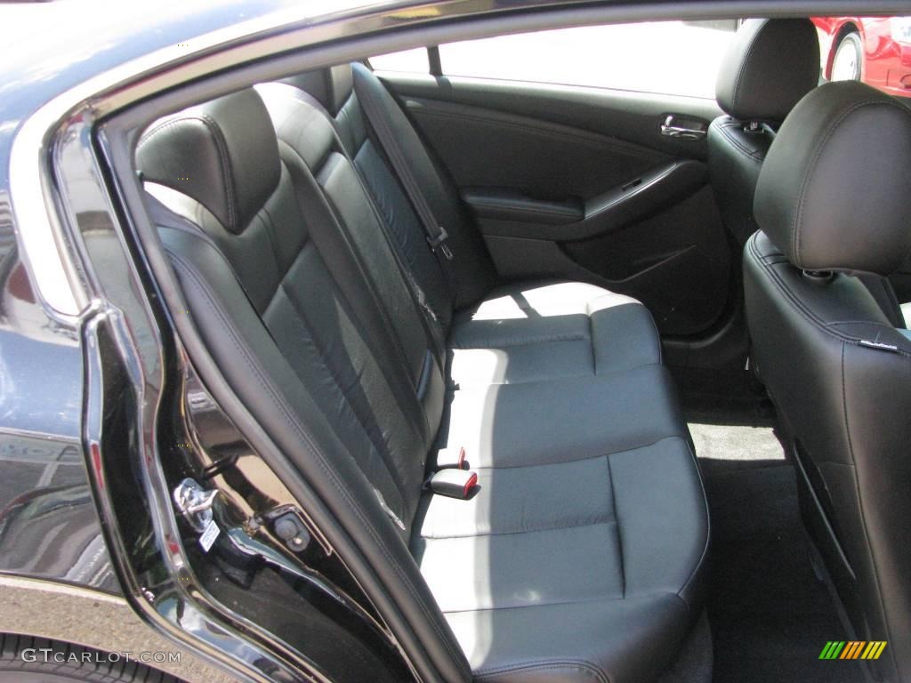 2007 Altima 3.5 SE - Super Black / Charcoal photo #13