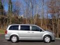 2017 Billet Metallic Dodge Grand Caravan SE  photo #5