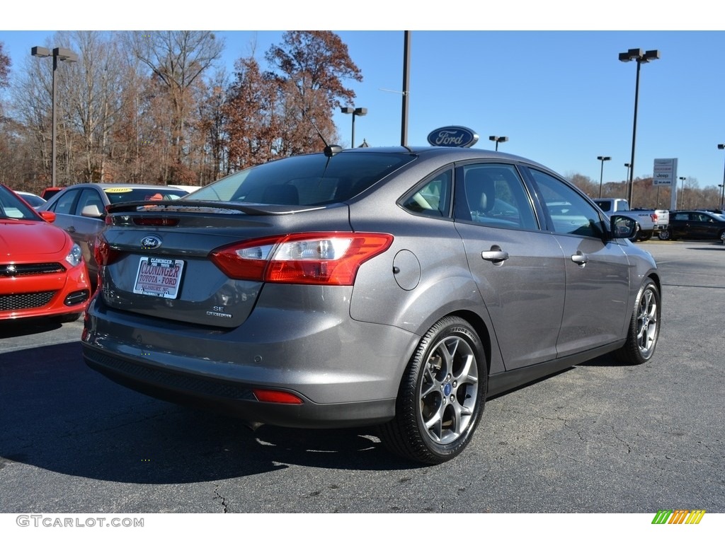 2014 Focus SE Sedan - Sterling Gray / Charcoal Black photo #3