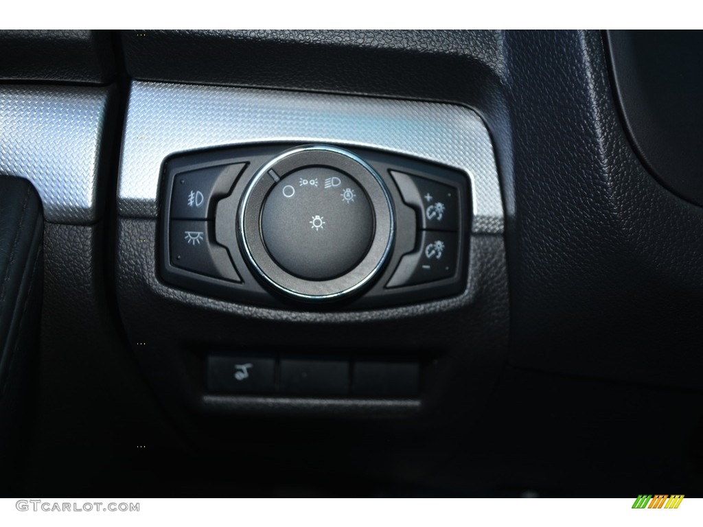 2013 Explorer XLT 4WD - White Platinum Tri-Coat / Charcoal Black photo #26