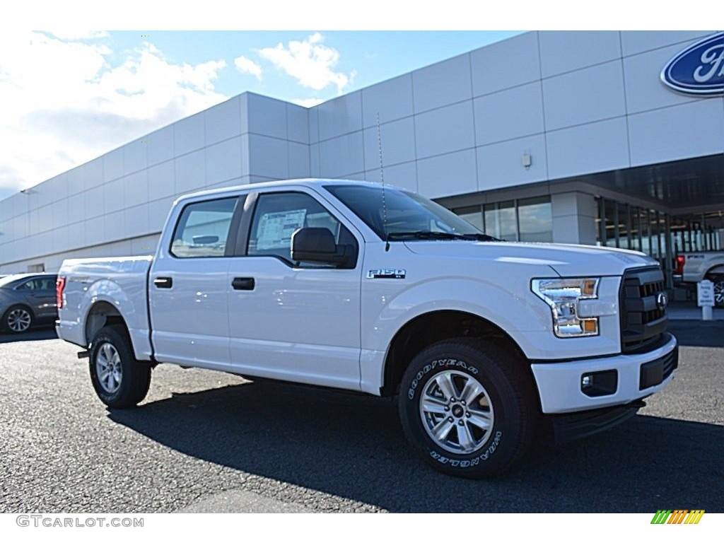 2017 F150 XL SuperCrew 4x4 - Oxford White / Earth Gray photo #1