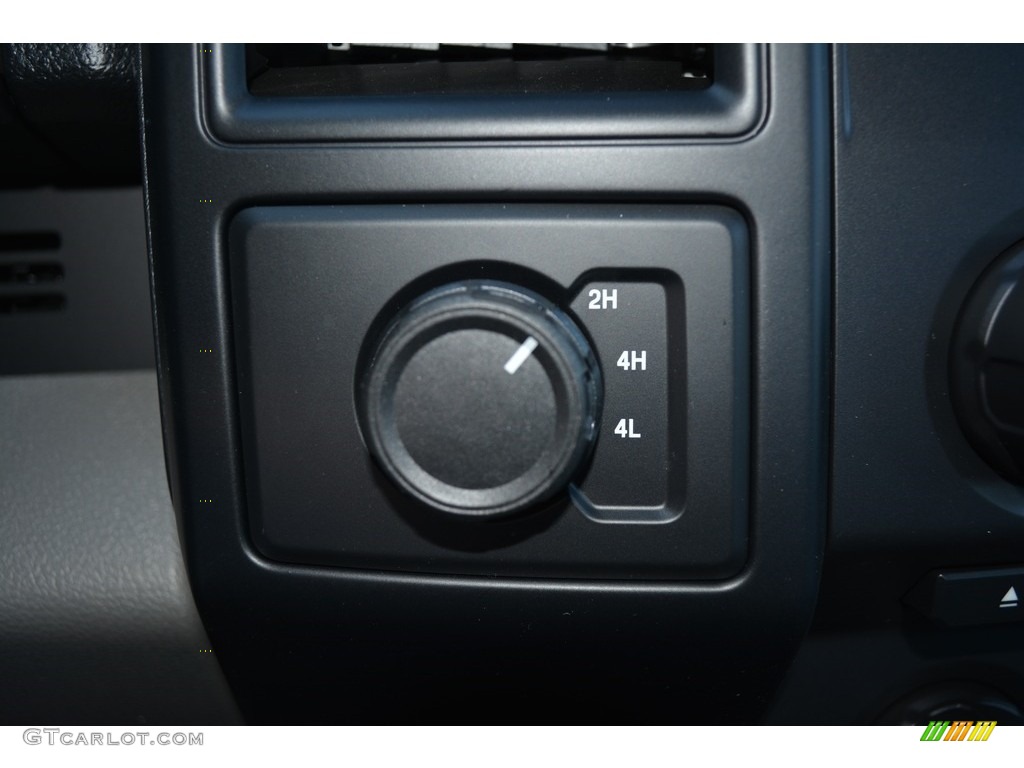 2017 F150 XL SuperCrew 4x4 - Oxford White / Earth Gray photo #13