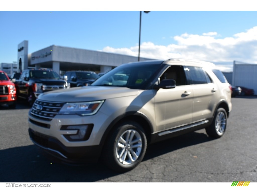 2017 Explorer XLT - White Gold / Medium Light Camel photo #3