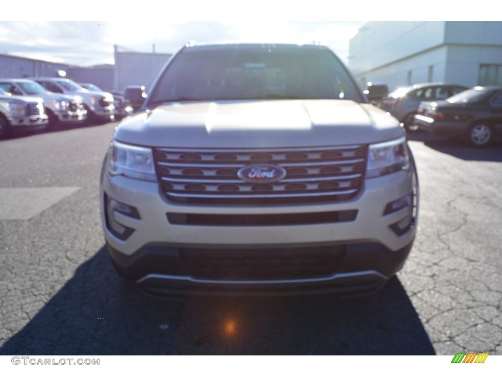 2017 Explorer XLT - White Gold / Medium Light Camel photo #4