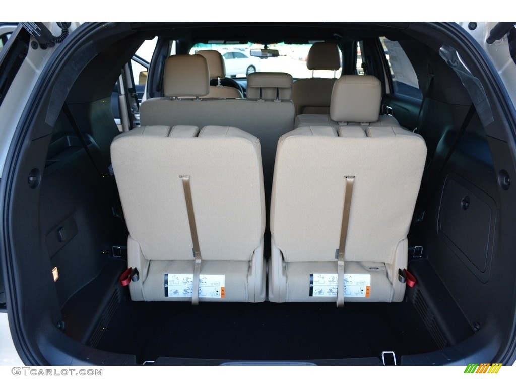 2017 Explorer XLT - White Gold / Medium Light Camel photo #9