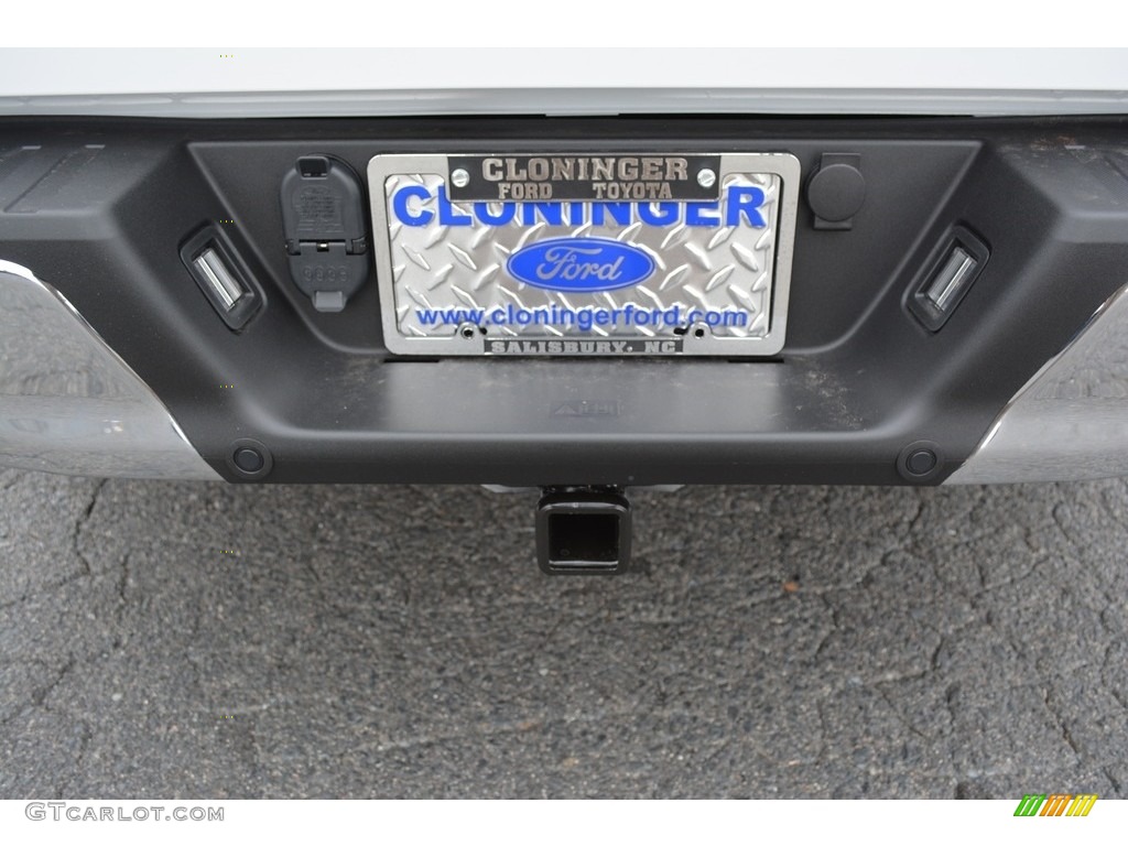 2017 F150 XLT SuperCrew - Oxford White / Earth Gray photo #5