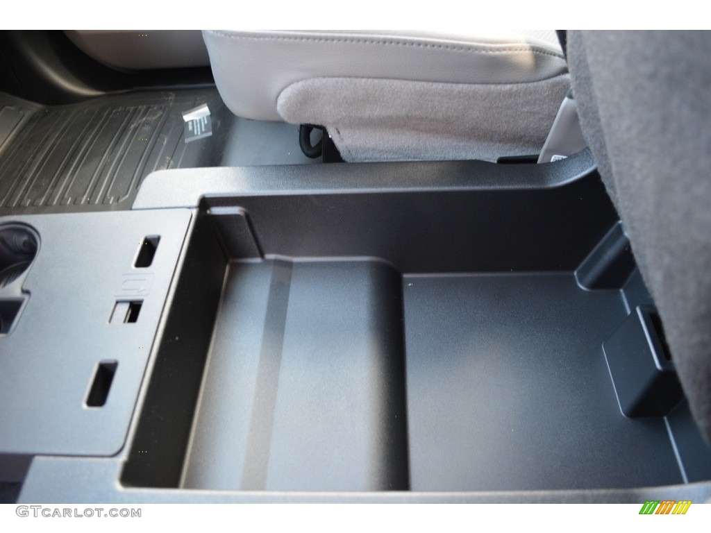 2017 F150 XL Regular Cab - Oxford White / Earth Gray photo #17
