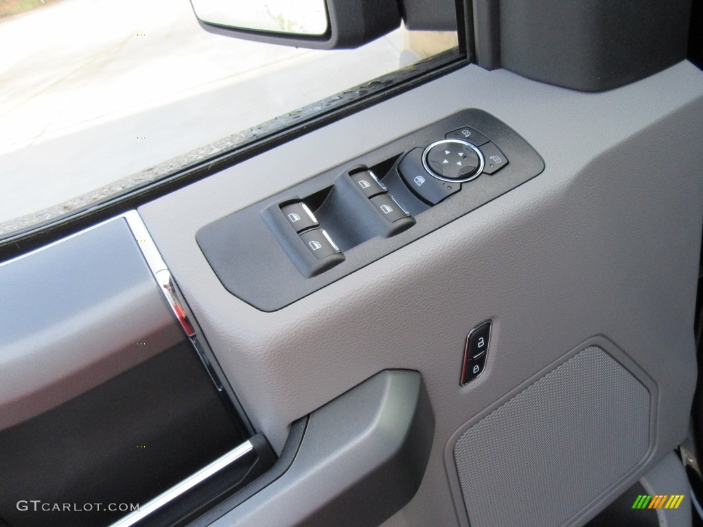 2017 F150 XLT SuperCrew 4x4 - Shadow Black / Earth Gray photo #22