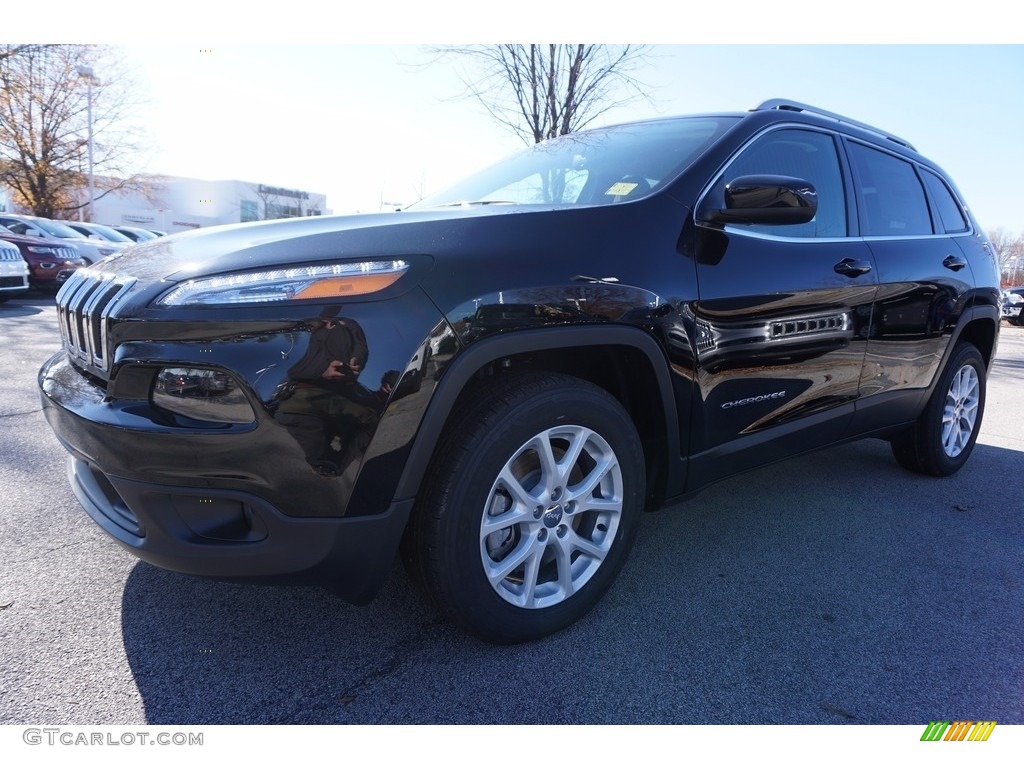 2017 Cherokee Latitude - Diamond Black Crystal Pearl / Black photo #1