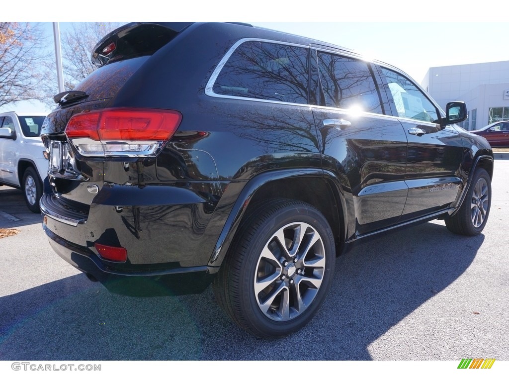 2017 Grand Cherokee Overland - Diamond Black Crystal Pearl / Black photo #3