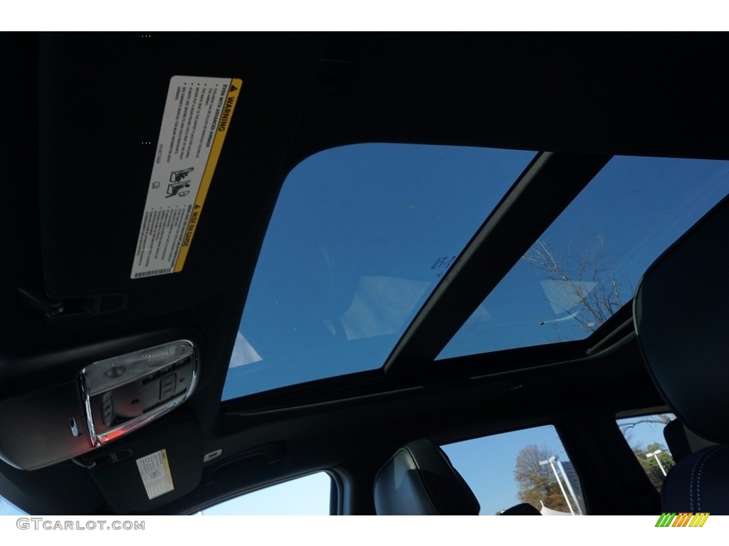 2017 Grand Cherokee Overland - Diamond Black Crystal Pearl / Black photo #8