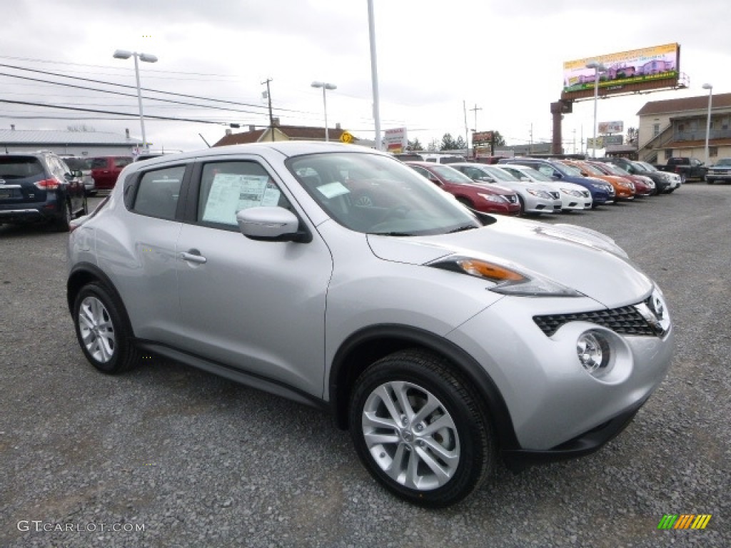 2017 Juke S AWD - Brilliant Silver / Black/Silver photo #1