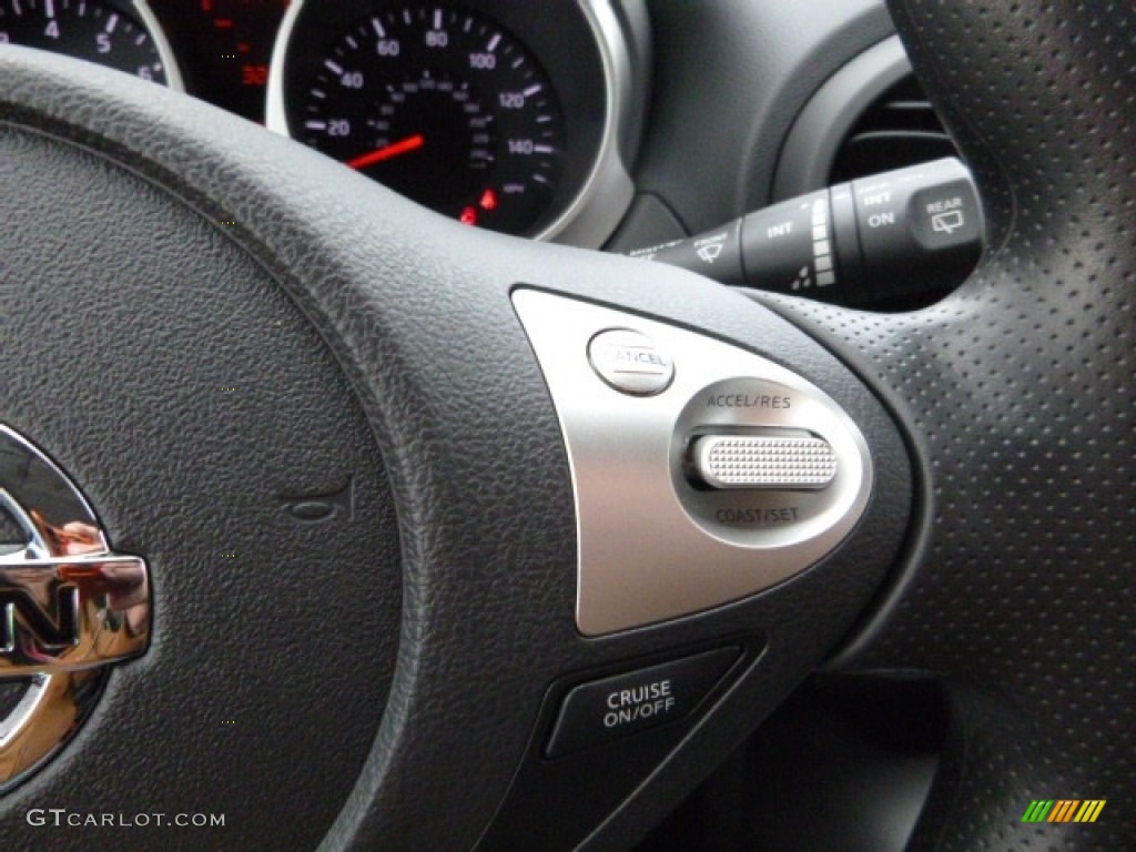 2017 Juke S AWD - Brilliant Silver / Black/Silver photo #19