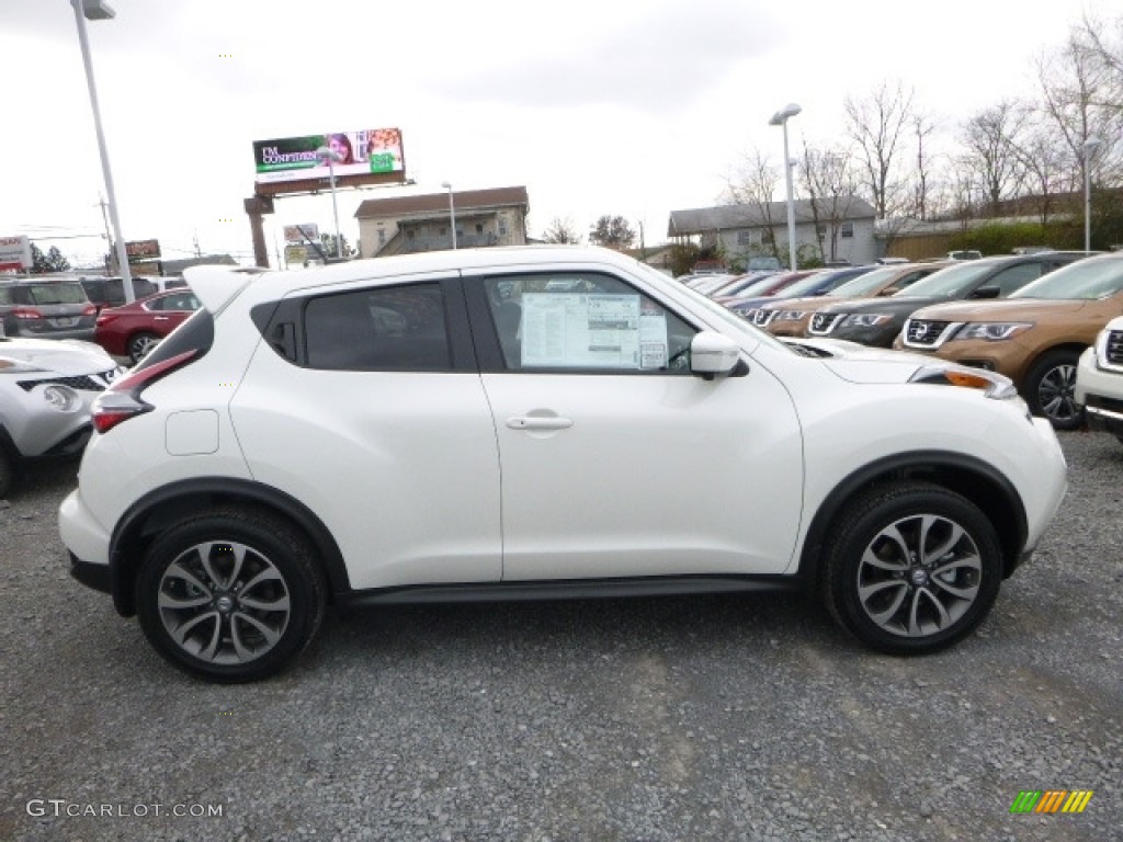 2017 Juke SL AWD - Pearl White / Black/Red photo #6