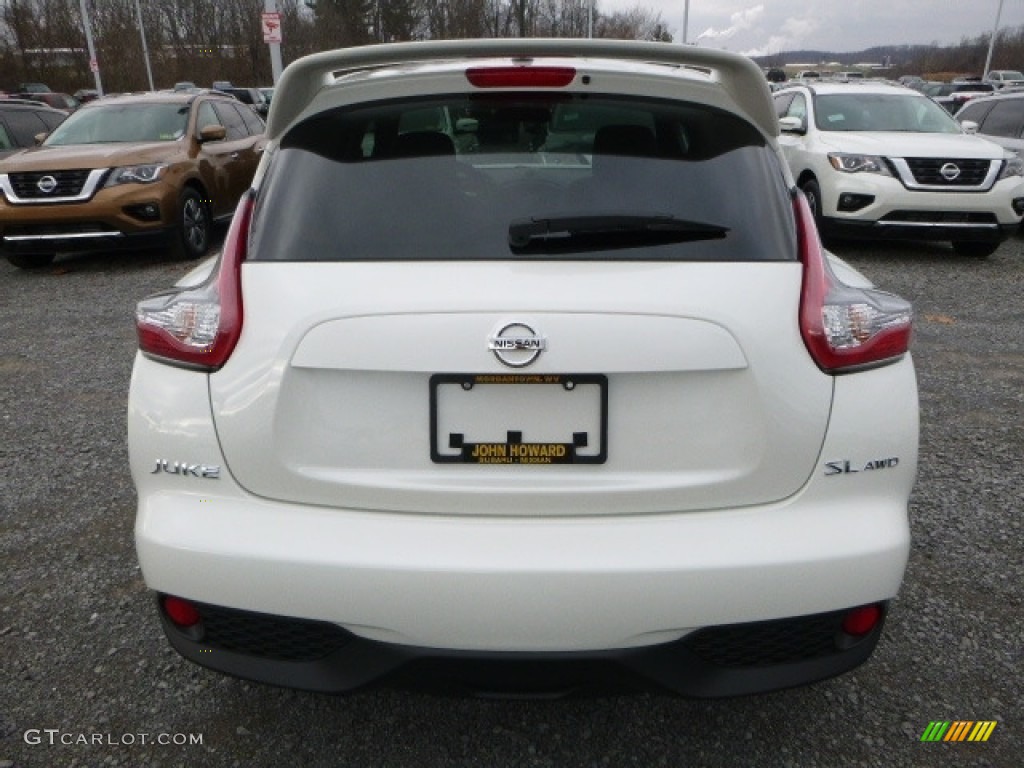 2017 Juke SL AWD - Pearl White / Black/Red photo #8