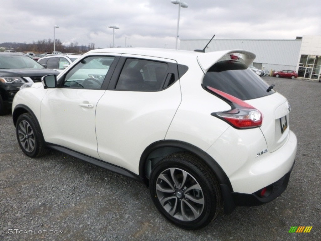 2017 Juke SL AWD - Pearl White / Black/Red photo #9
