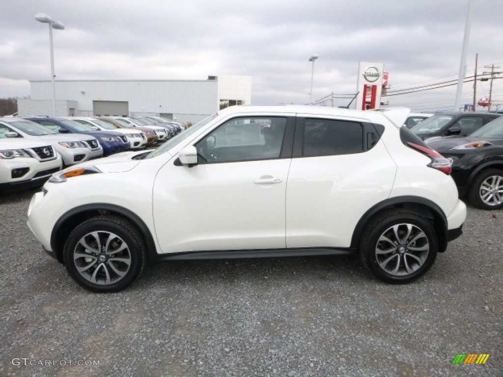 2017 Juke SL AWD - Pearl White / Black/Red photo #10