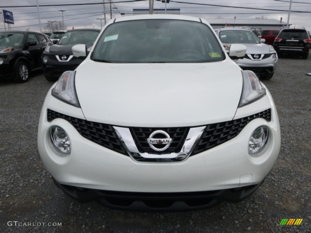 2017 Juke SL AWD - Pearl White / Black/Red photo #12