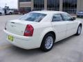 Cool Vanilla White - 300 Touring Photo No. 3