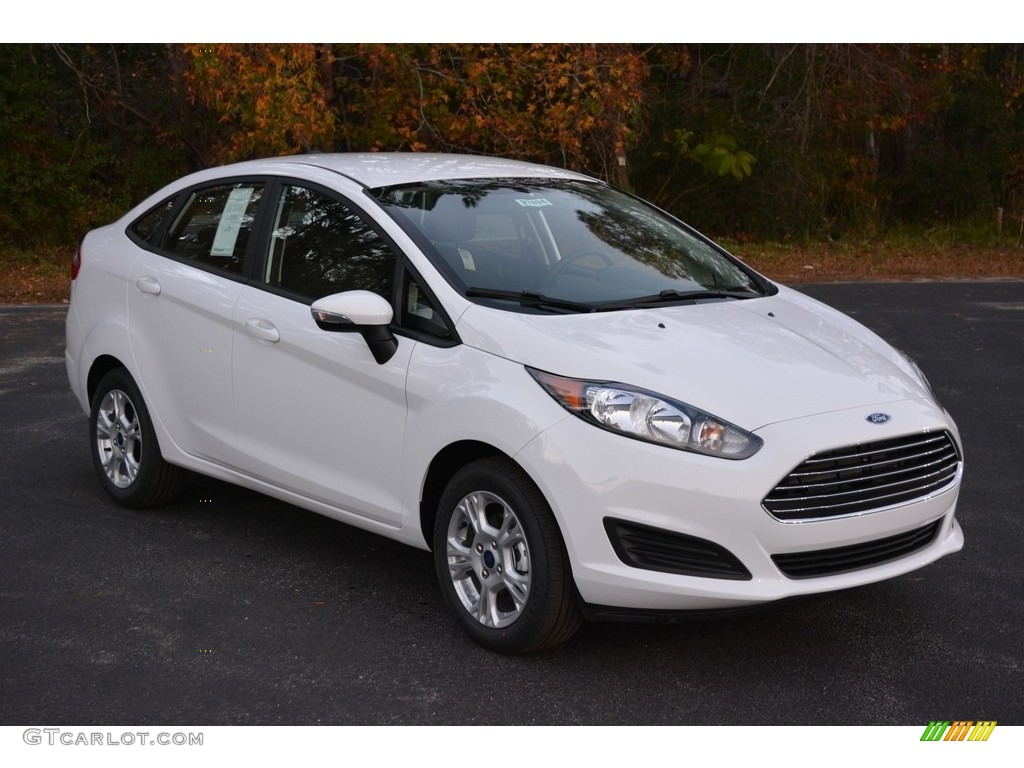 2016 Fiesta SE Sedan - Oxford White / Charcoal Black photo #1