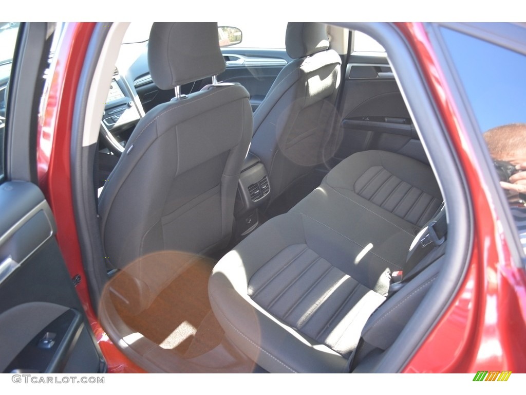 2017 Fusion SE - Ruby Red / Ebony photo #16