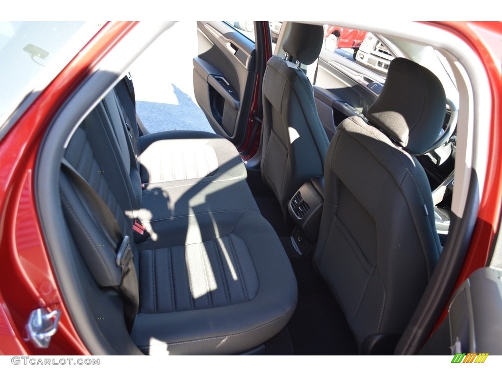 2017 Fusion SE - Ruby Red / Ebony photo #17