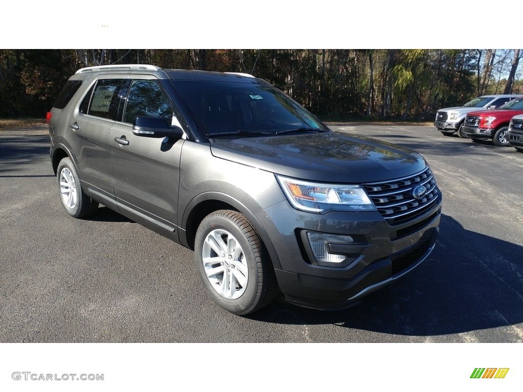 2017 Explorer XLT - Magnetic / Ebony Black photo #1