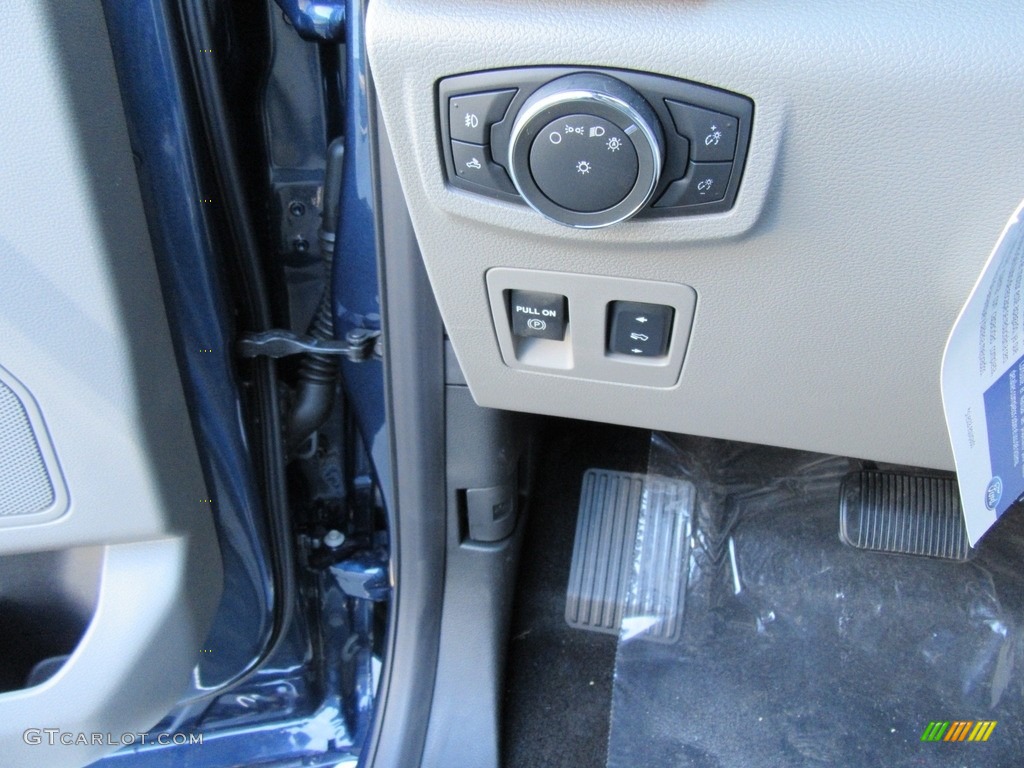2017 F150 XLT SuperCrew - Blue Jeans / Earth Gray photo #31