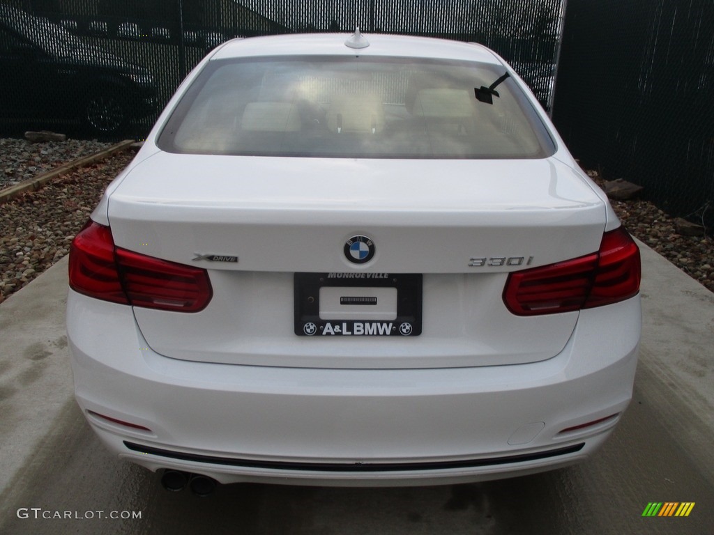 2017 3 Series 330i xDrive Sedan - Alpine White / Venetian Beige/Black photo #8