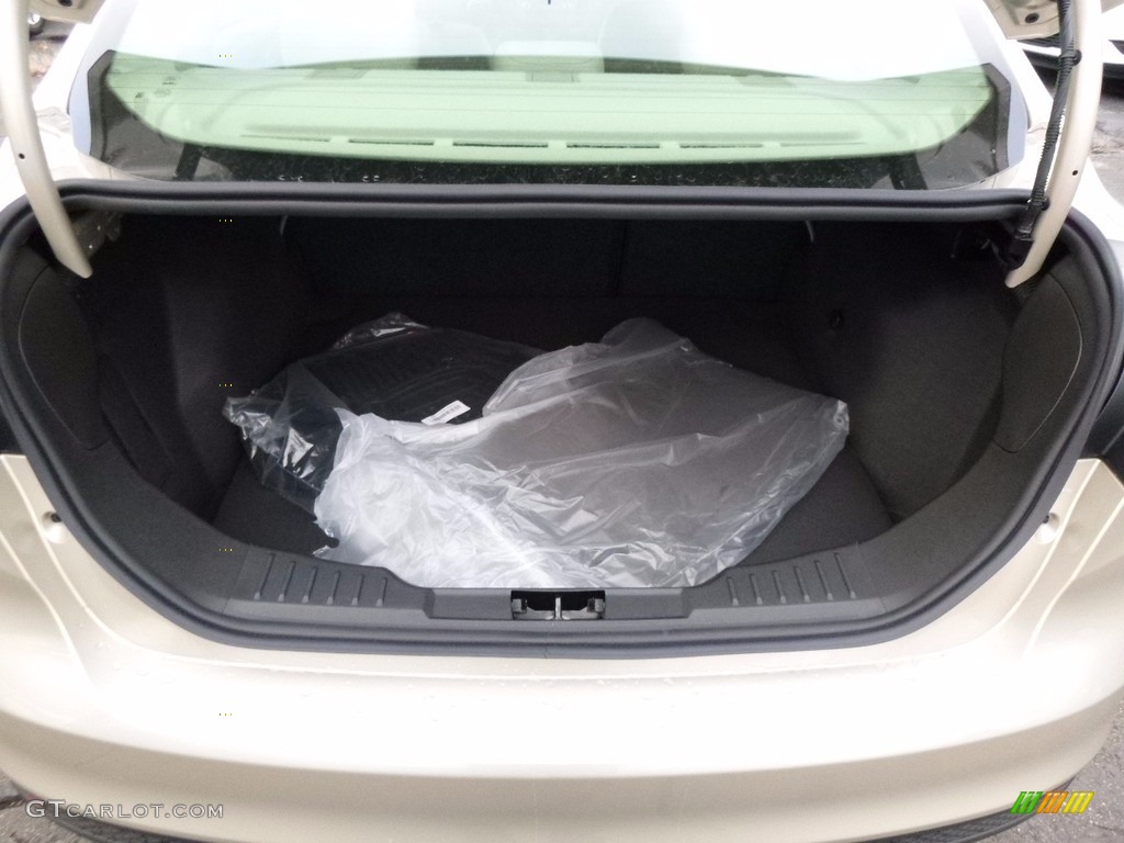 2017 Focus SE Sedan - White Gold / Medium Light Stone photo #3
