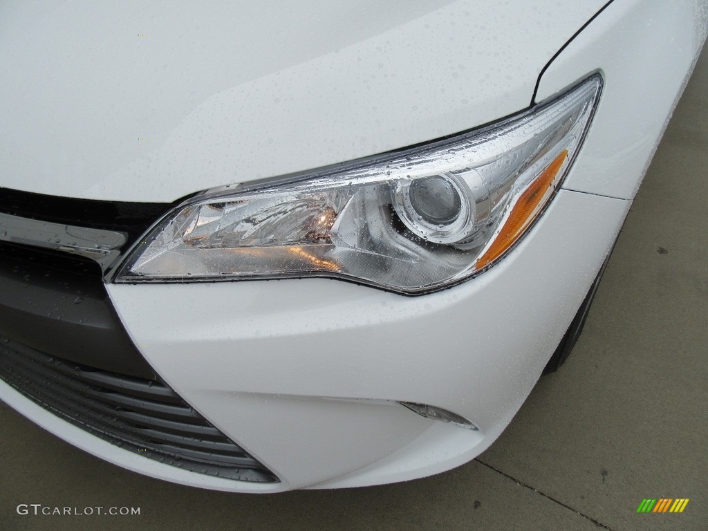 2017 Camry LE - Super White / Ash photo #9