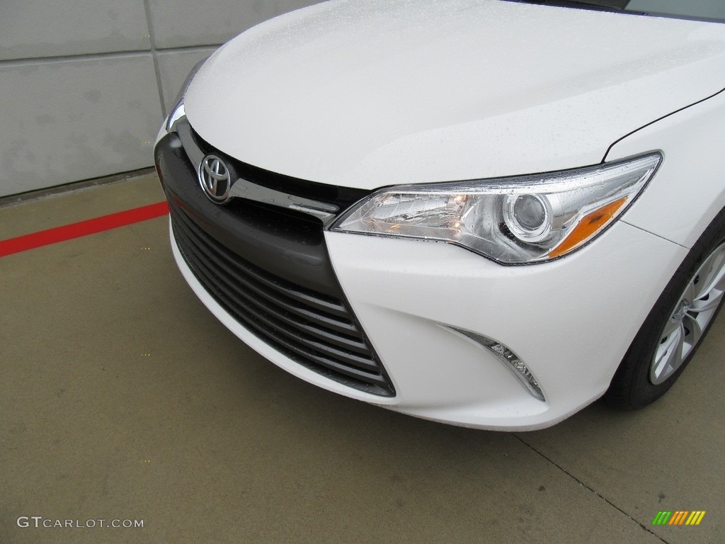 2017 Camry LE - Super White / Ash photo #10