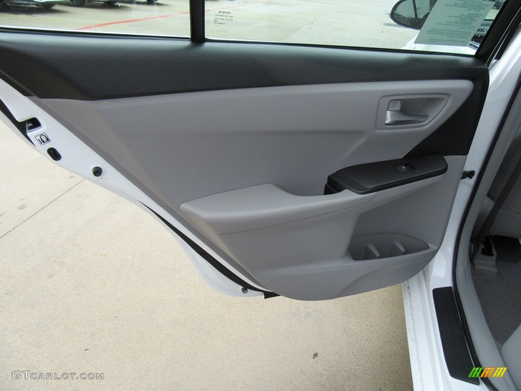 2017 Camry LE - Super White / Ash photo #17