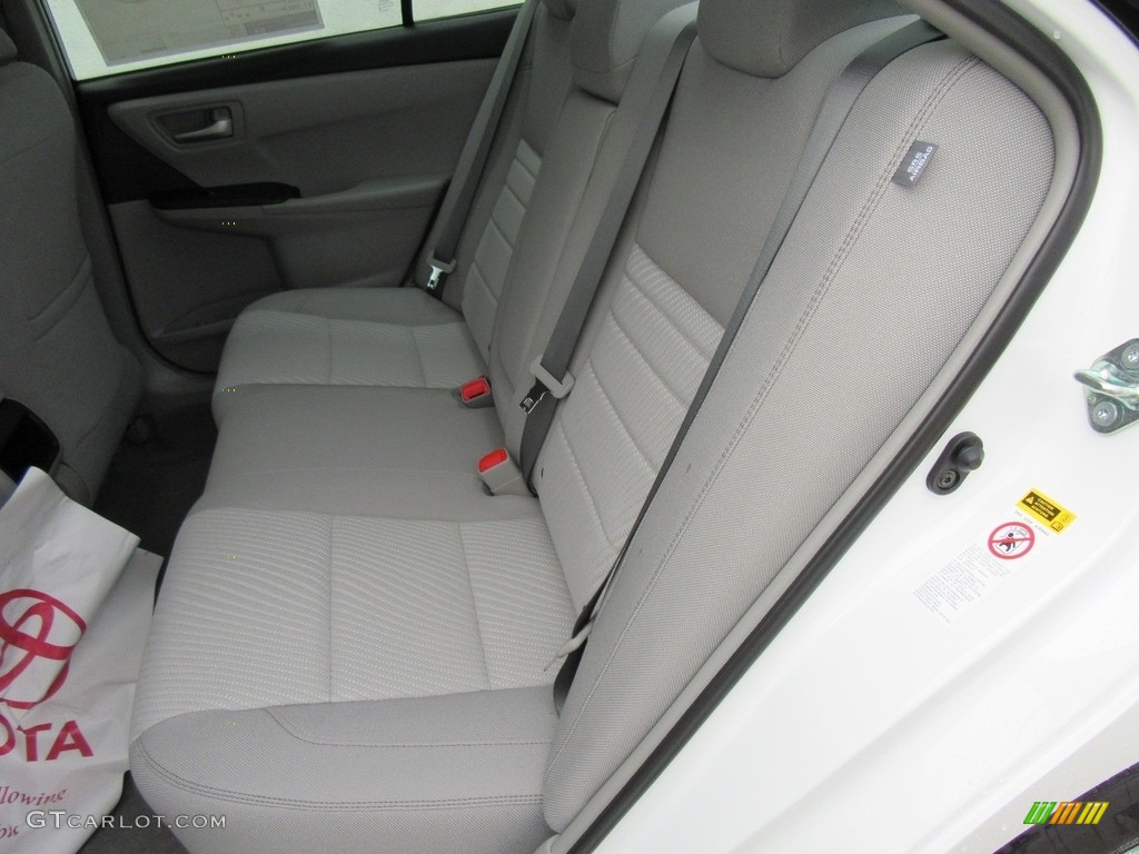 2017 Camry LE - Super White / Ash photo #18