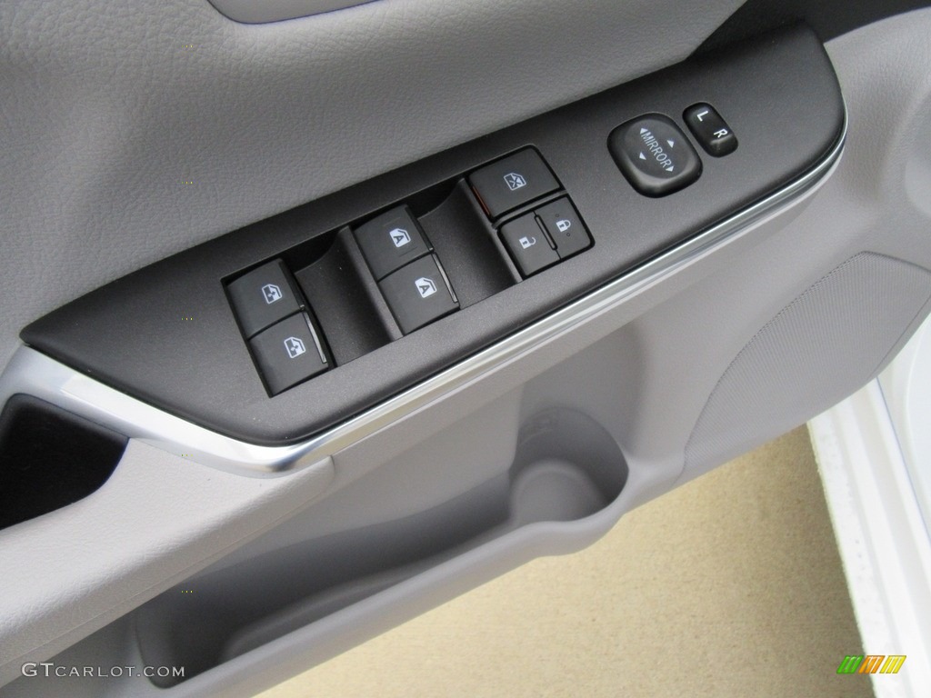 2017 Camry LE - Super White / Ash photo #20