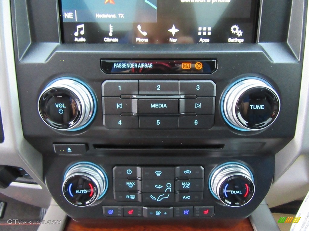 2017 Ford F350 Super Duty King Ranch Crew Cab 4x4 Controls Photo #117530986