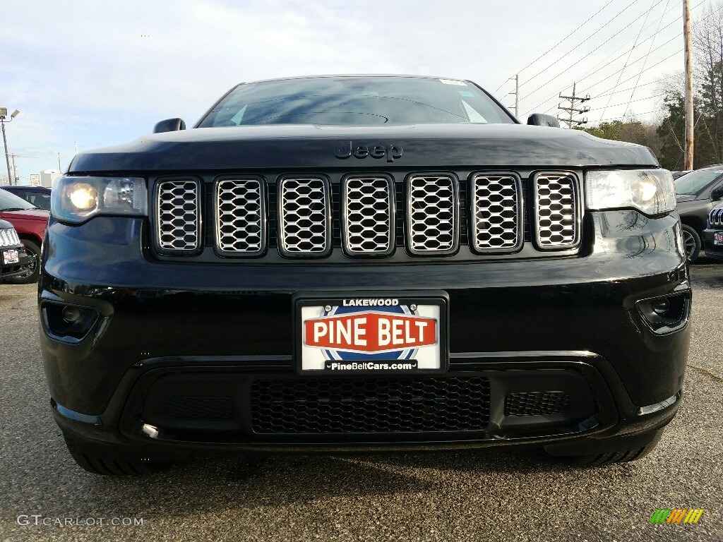 2017 Grand Cherokee Laredo 4x4 - Diamond Black Crystal Pearl / Black photo #2