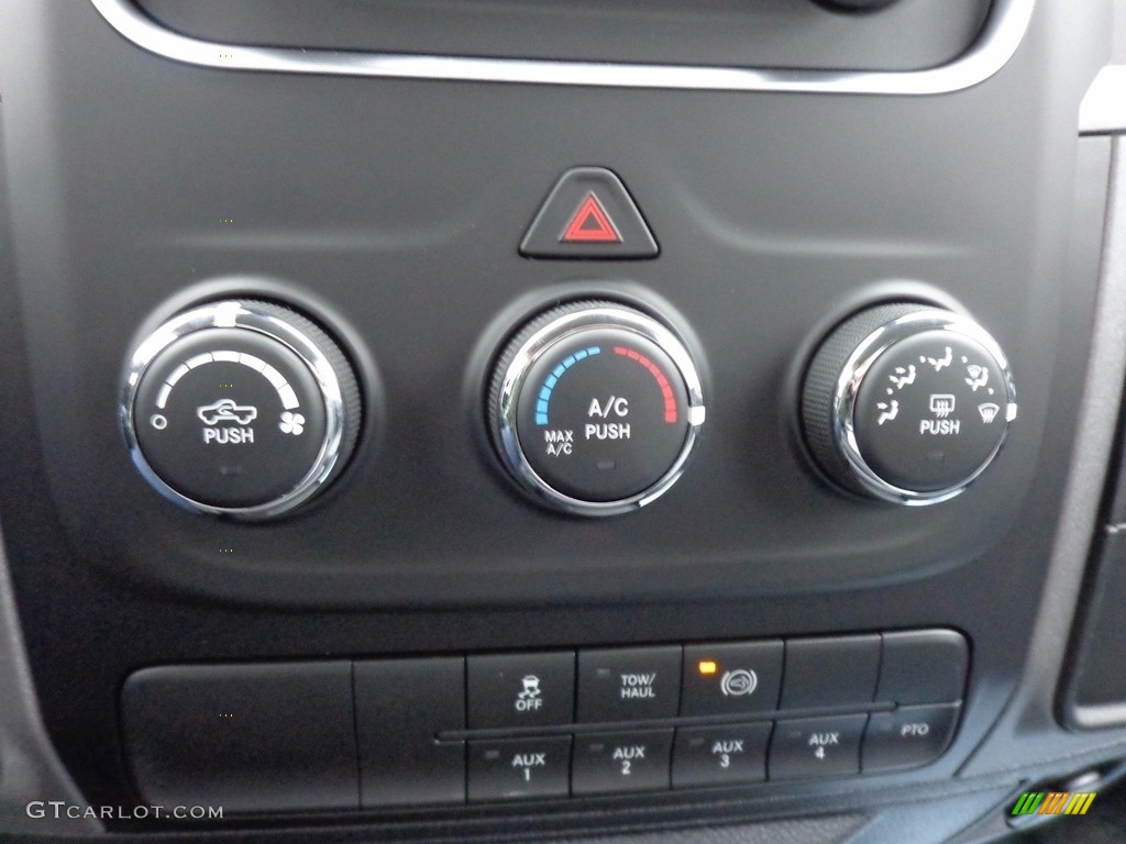 2017 Ram 4500 Tradesman Regular Cab Chassis Controls Photo #117541376
