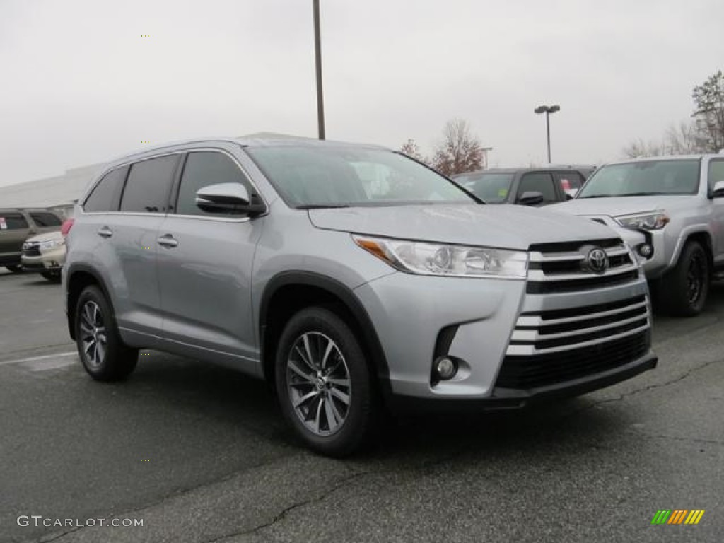 Celestial Silver Metallic 2017 Toyota Highlander XLE Exterior Photo #117542810