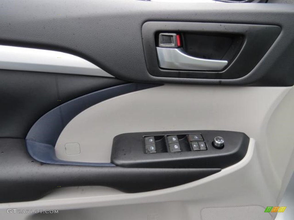 2017 Toyota Highlander XLE Ash Door Panel Photo #117542969