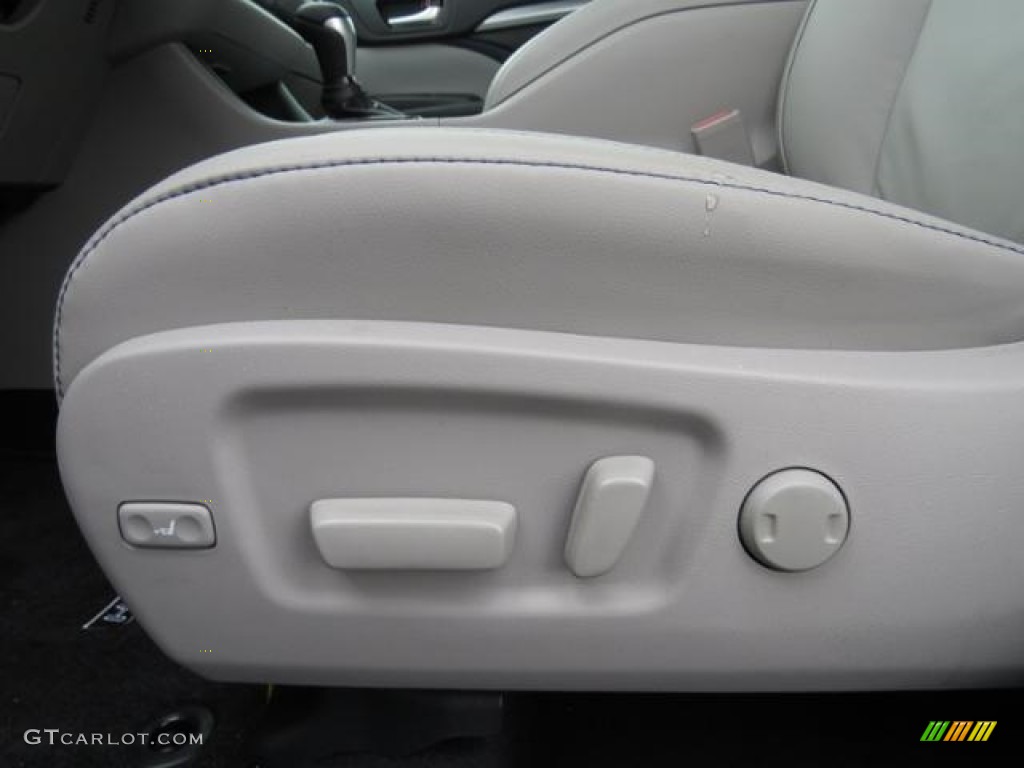 2017 Toyota Highlander XLE Front Seat Photo #117542984