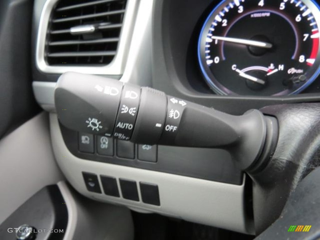 2017 Toyota Highlander XLE Controls Photo #117543096
